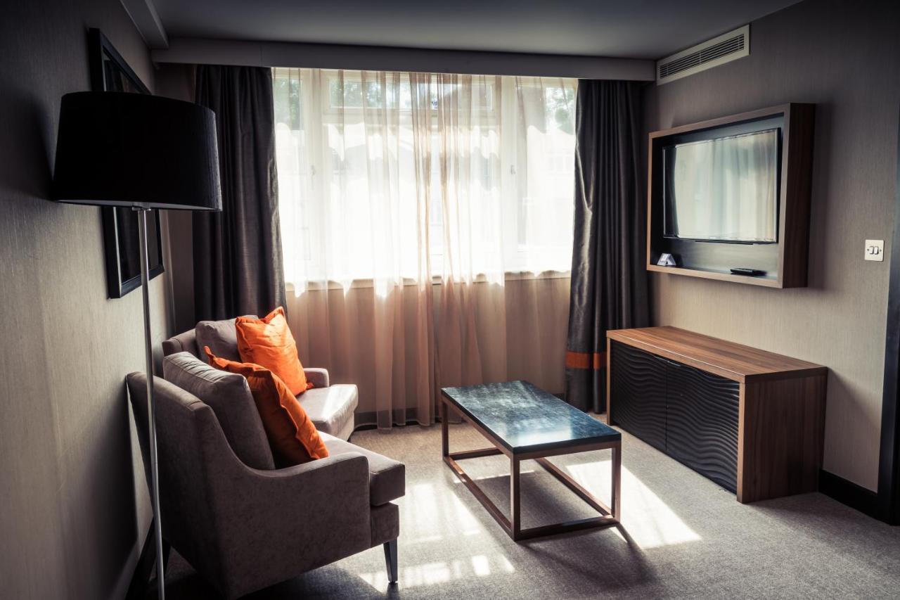 Crowne Plaza Gerrards Cross By Ihg Hotel Beaconsfield Bagian luar foto