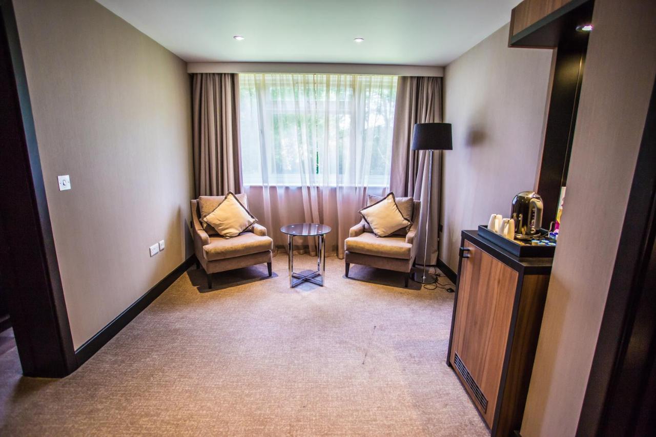 Crowne Plaza Gerrards Cross By Ihg Hotel Beaconsfield Bagian luar foto