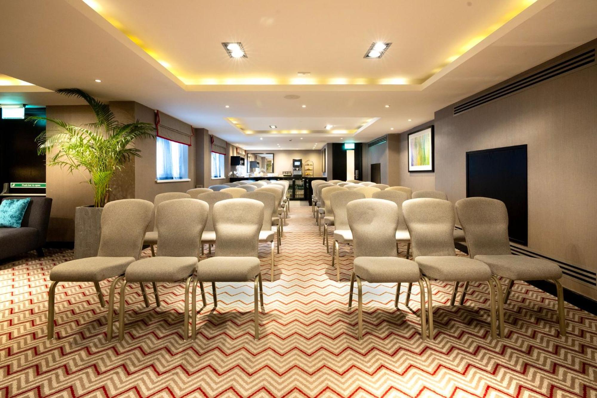 Crowne Plaza Gerrards Cross By Ihg Hotel Beaconsfield Bagian luar foto