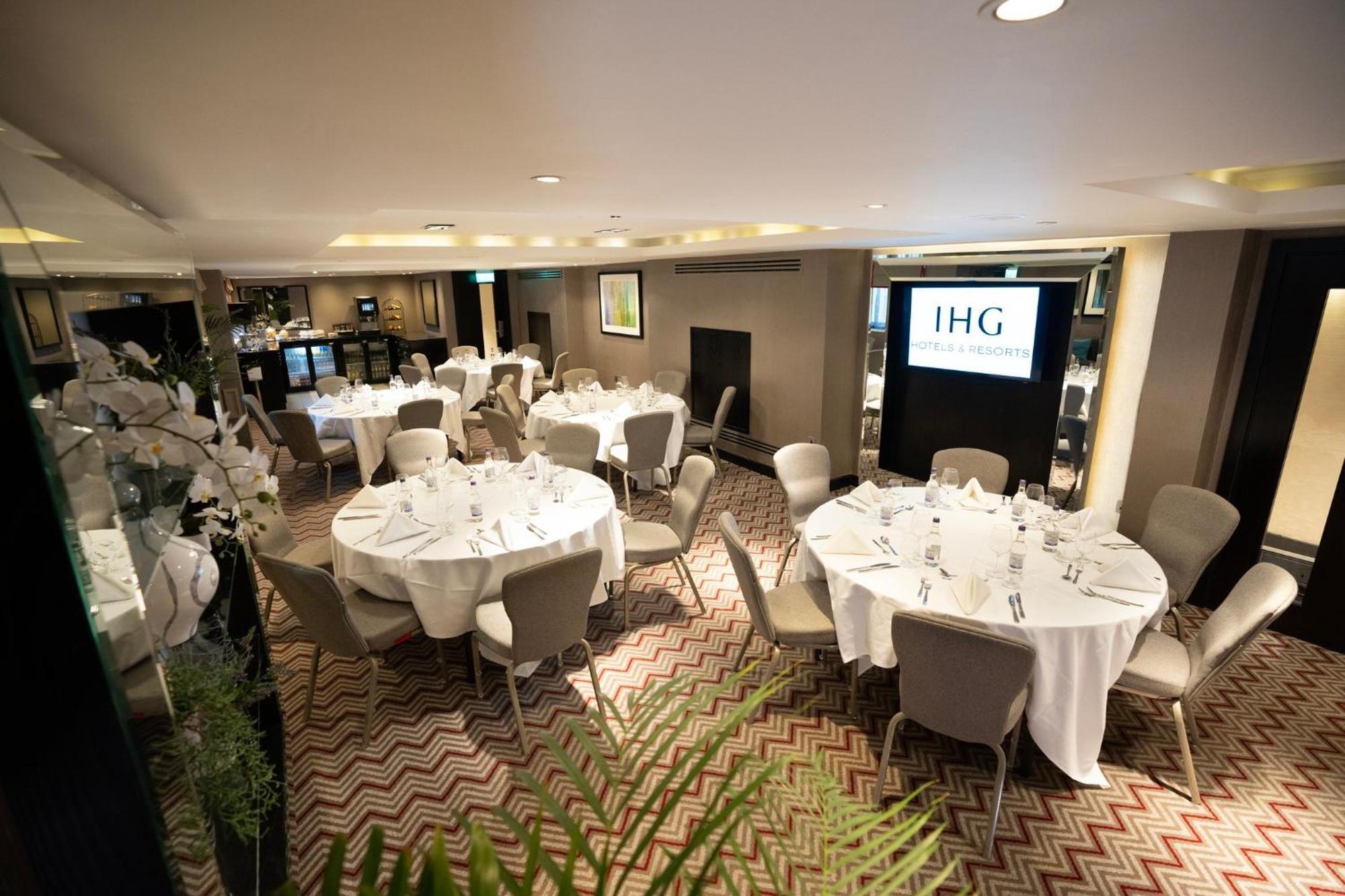 Crowne Plaza Gerrards Cross By Ihg Hotel Beaconsfield Bagian luar foto