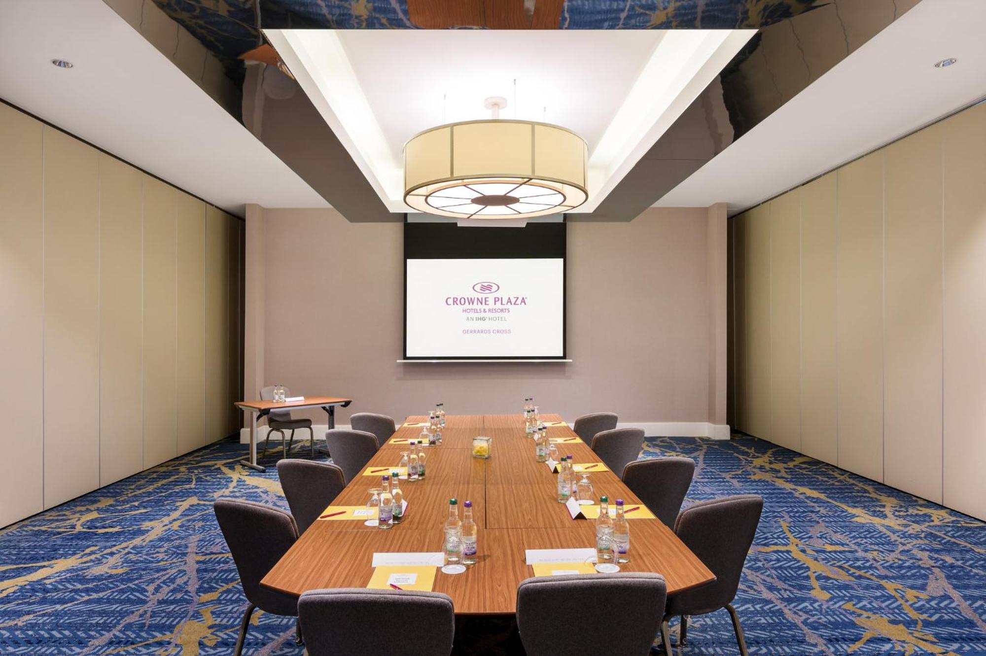 Crowne Plaza Gerrards Cross By Ihg Hotel Beaconsfield Bagian luar foto