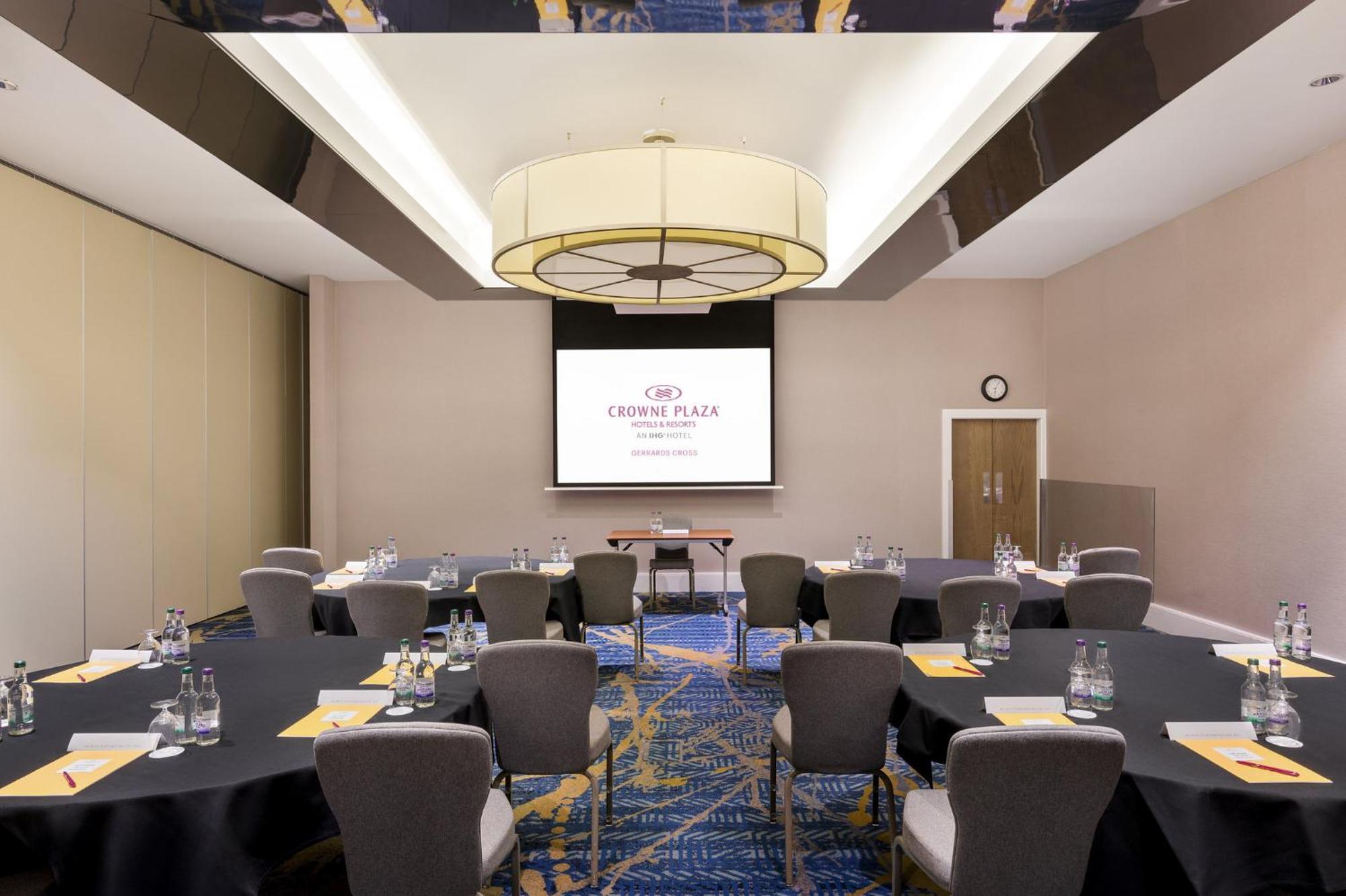 Crowne Plaza Gerrards Cross By Ihg Hotel Beaconsfield Bagian luar foto
