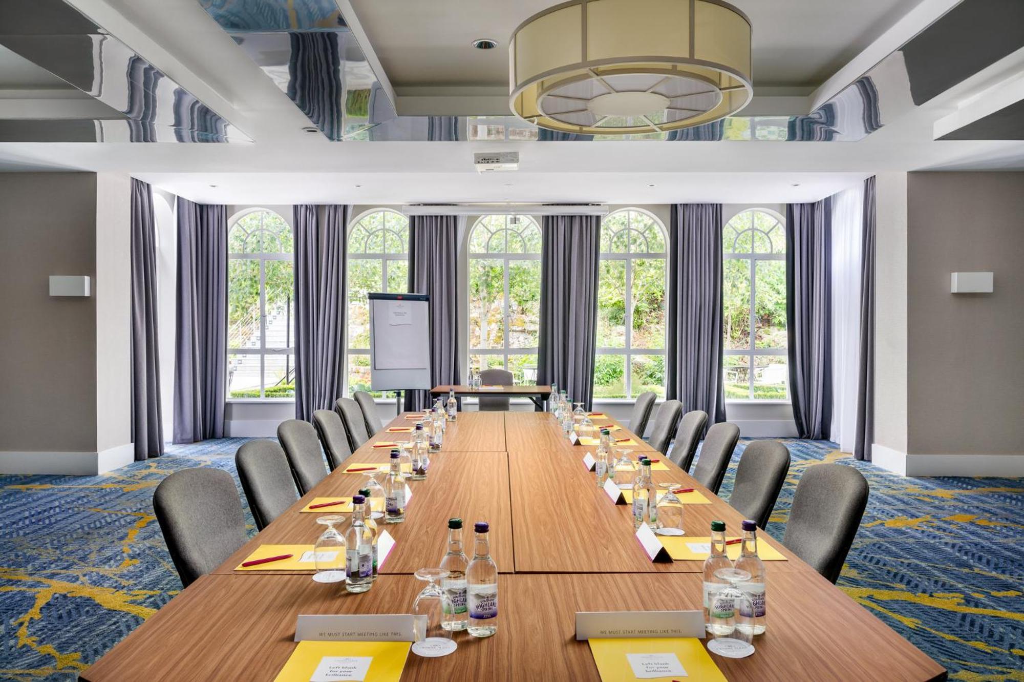 Crowne Plaza Gerrards Cross By Ihg Hotel Beaconsfield Bagian luar foto
